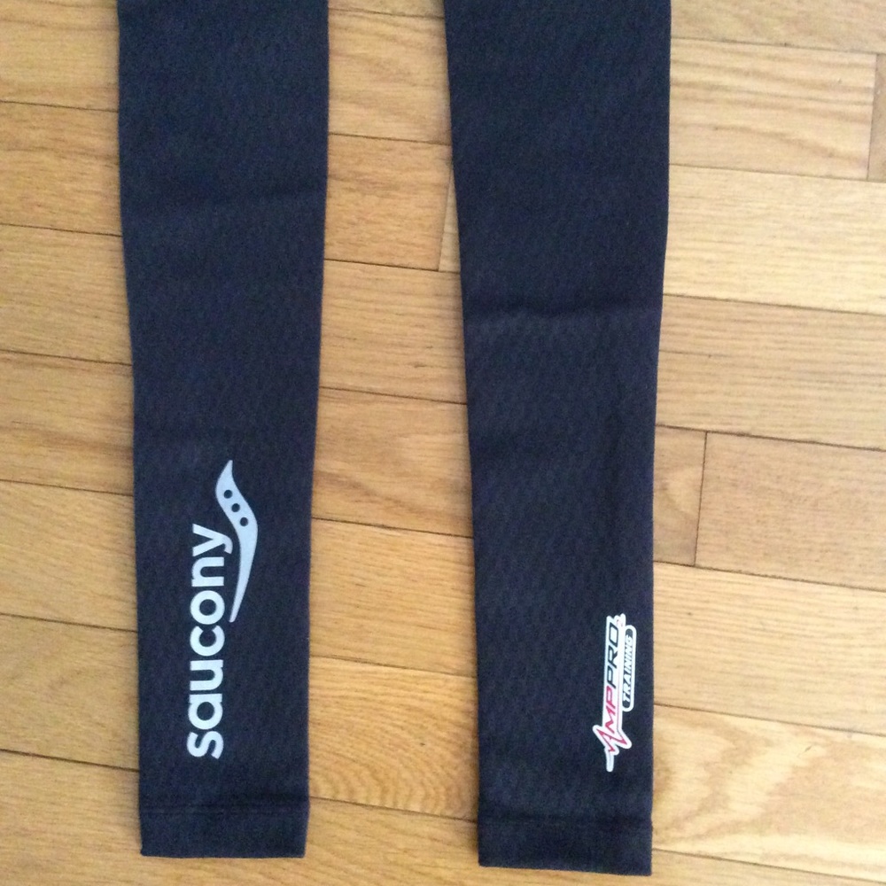 Saucony compression arm sleeves size small